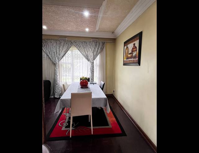 4 BEDROOM HOUSE FOR SALE IN SEA VIEW